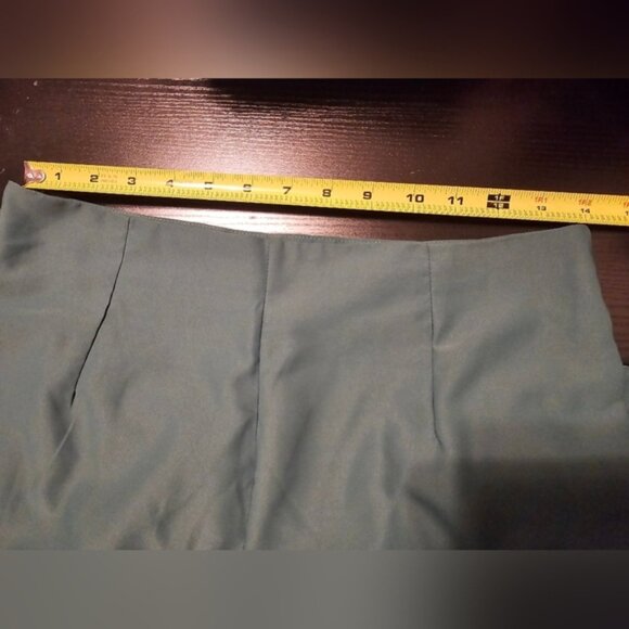 Chic Green Wide-Leg Trousers - Picture 4 of 6